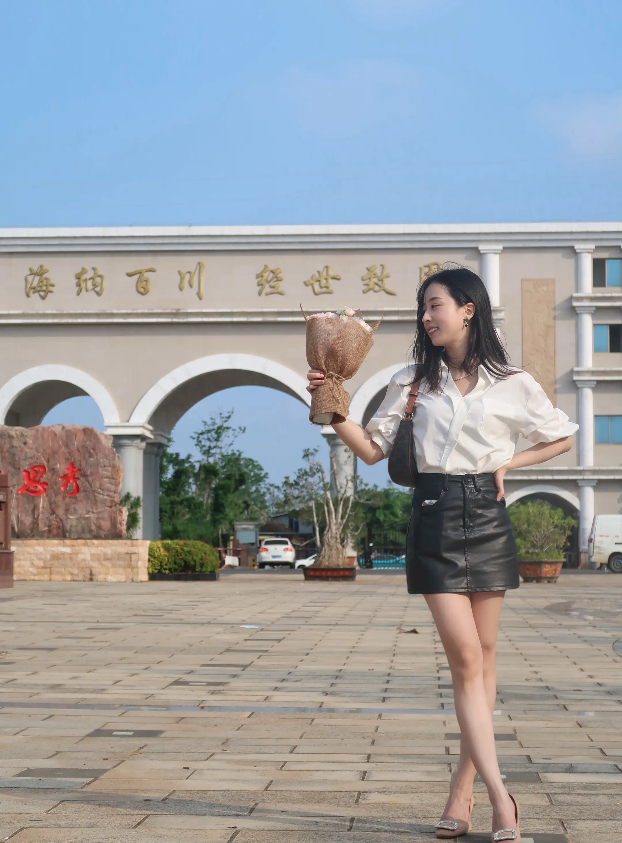 毕业后重返校园的那一刻才发现 故地重游就像刻舟求剑 只有那年 胜过年年