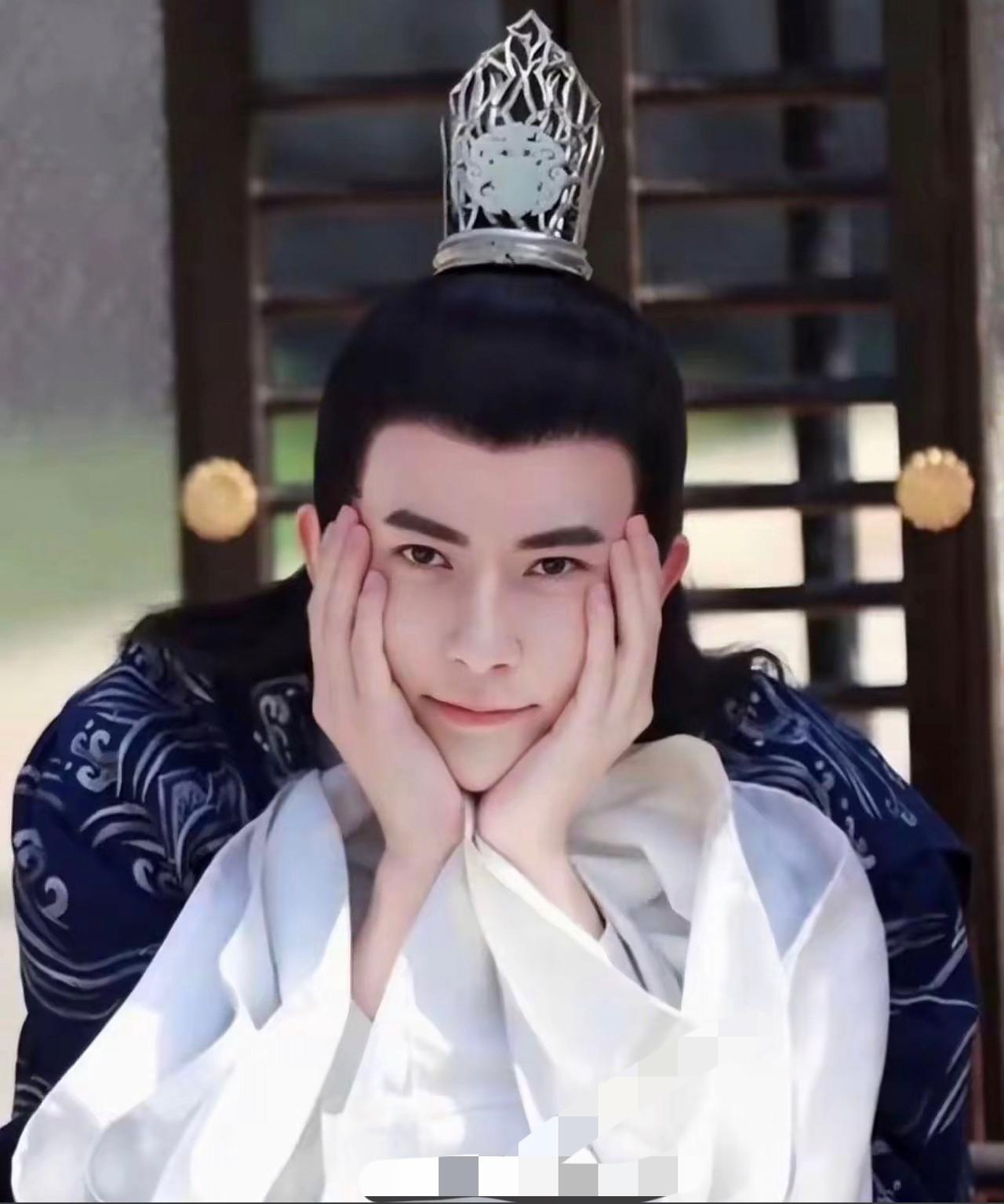 他真正做到了“富贵不能淫，贫贱不能移，威武不能屈”，他做到了“上善若水，水利万物