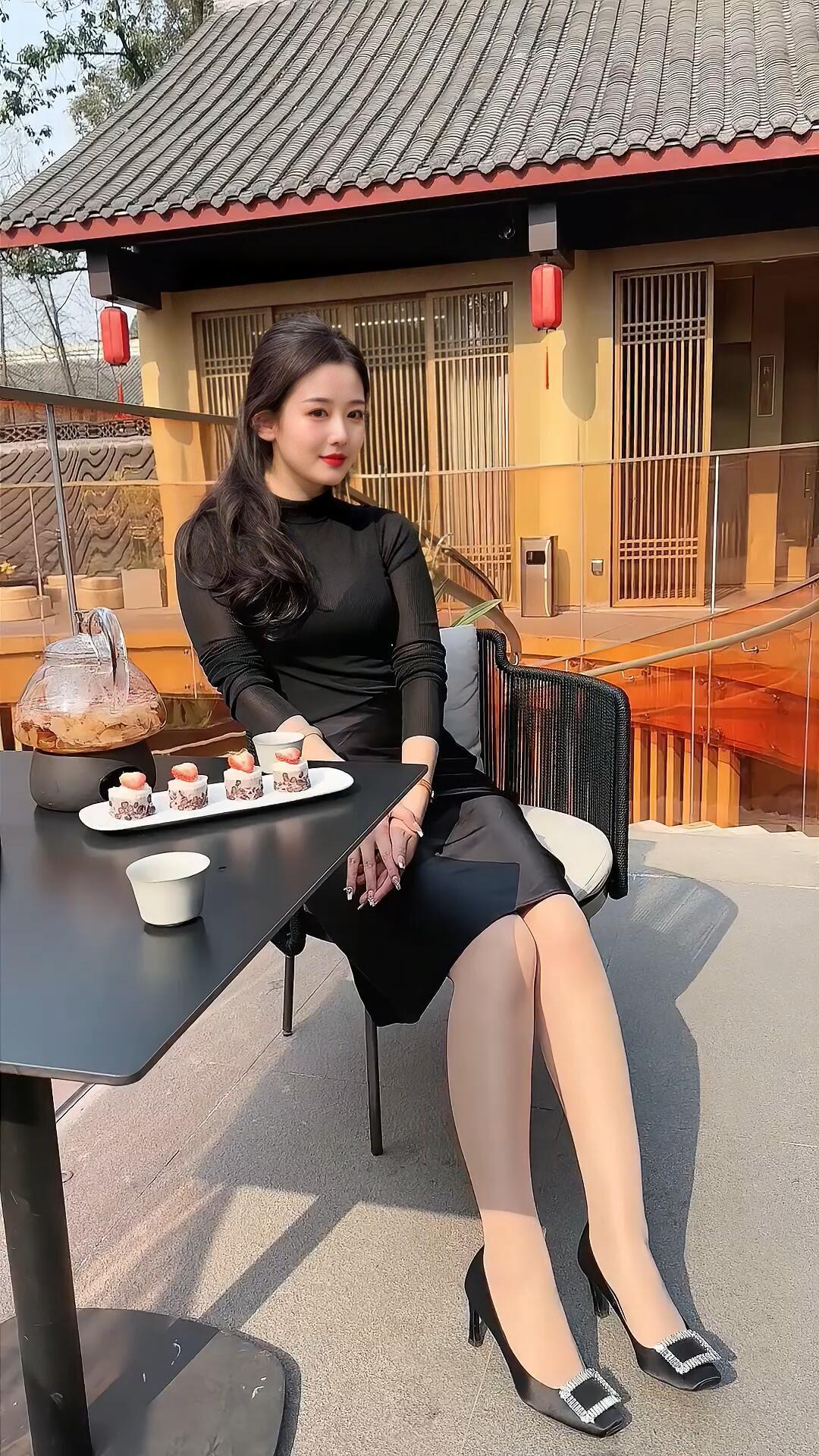 慢慢来，谁不是摸着石头过河，爱与生活都一样。谁又不是一边摸索一边往前走呢。石头