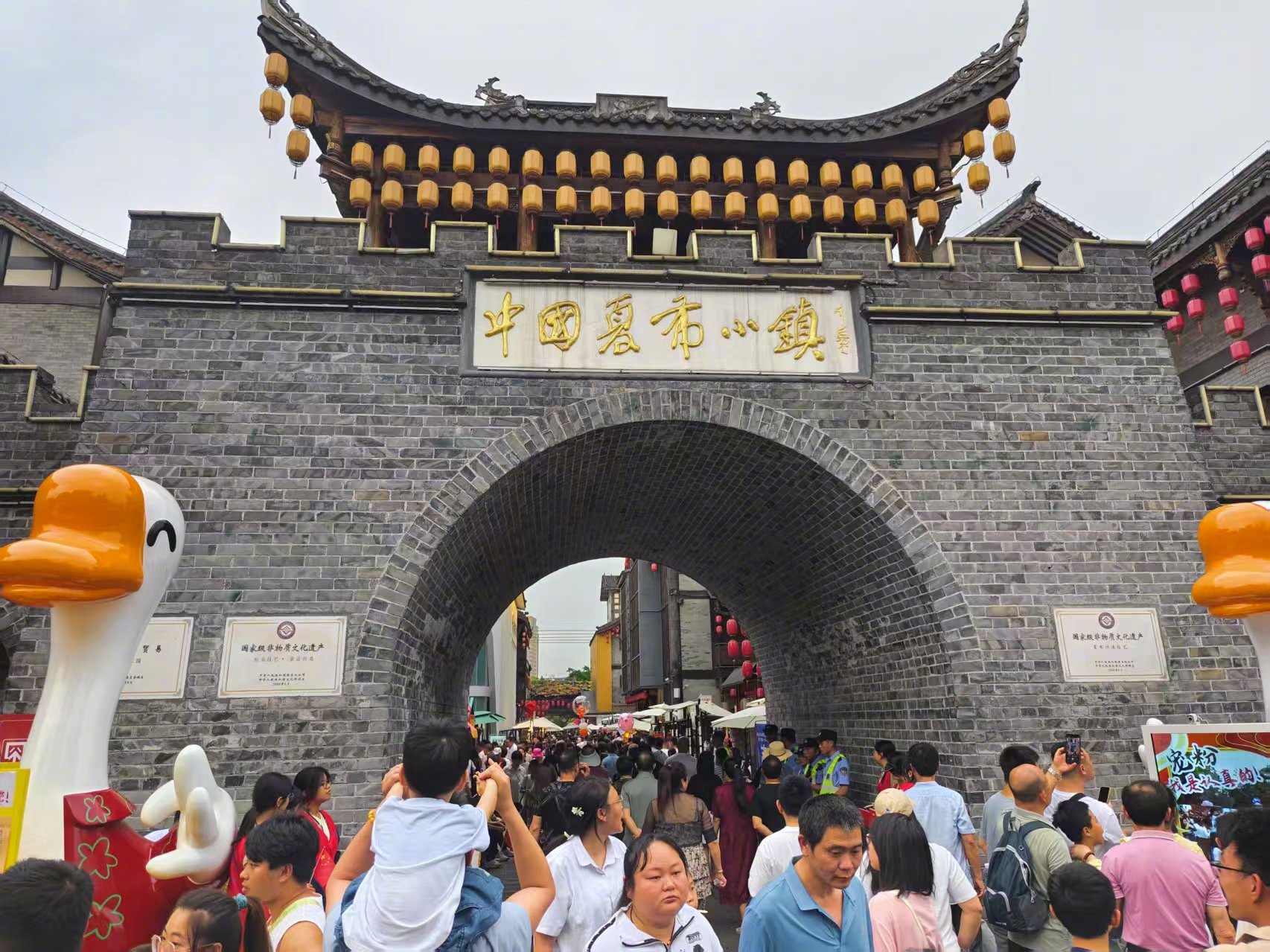 荣昌公务员食堂一顿蒸1000斤米饭听重庆的朋友说，卤鹅哥彻底带火了荣昌，他们一