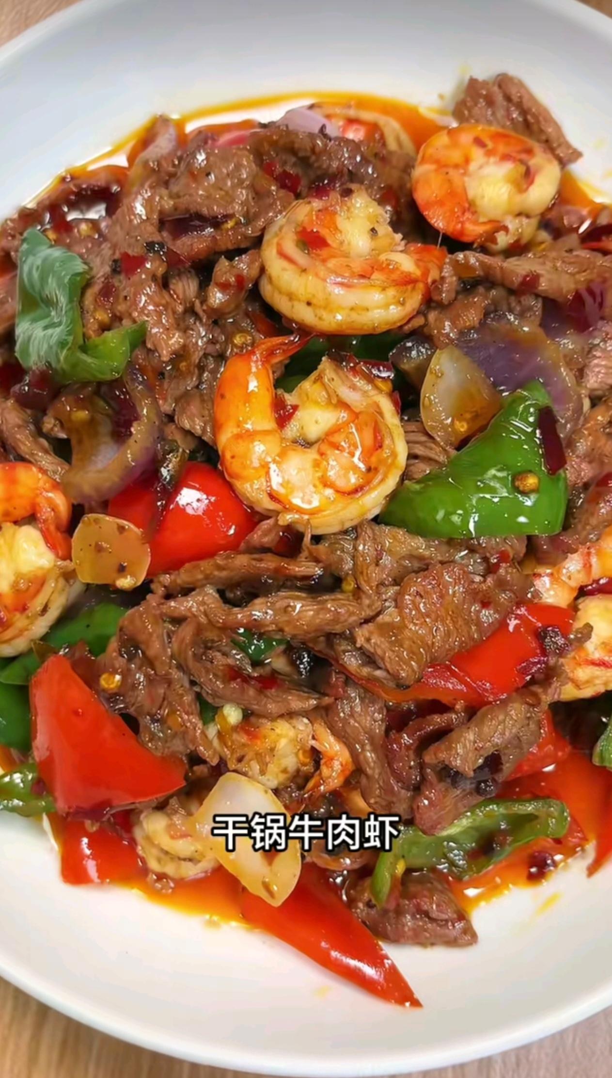 这两天中午都在叔叔家吃饭，婶婶手艺实在出彩，做出来的菜色香味俱全，看着就特别有食