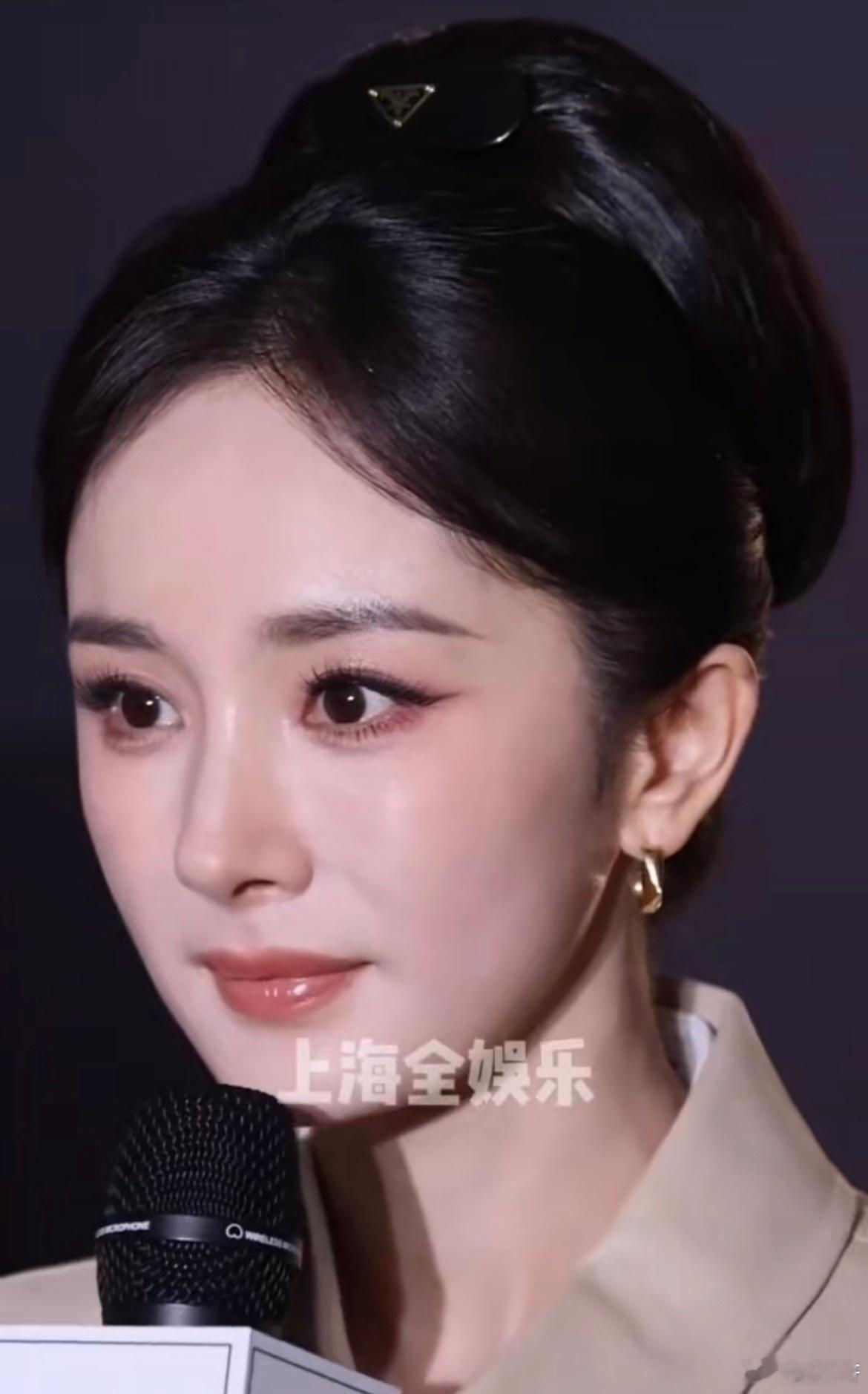 这状态换个明星能夸到上天换杨幂就不一样了，内娱对杨幂别太苛刻了，这么高清这么近的