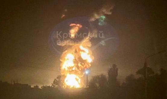 乌克兰这回是真下狠手了，连夜用无人机群端了俄罗斯在克里米亚的关键能源命脉——