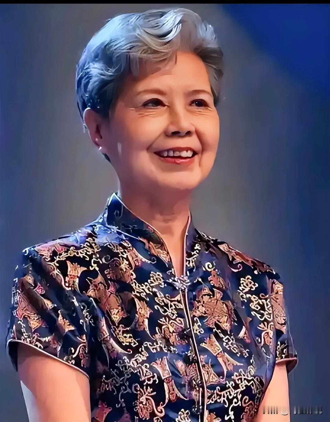 大家还记得这位主持人吗？没想到2020年她就离世了，是新中国第一代播音主持！她