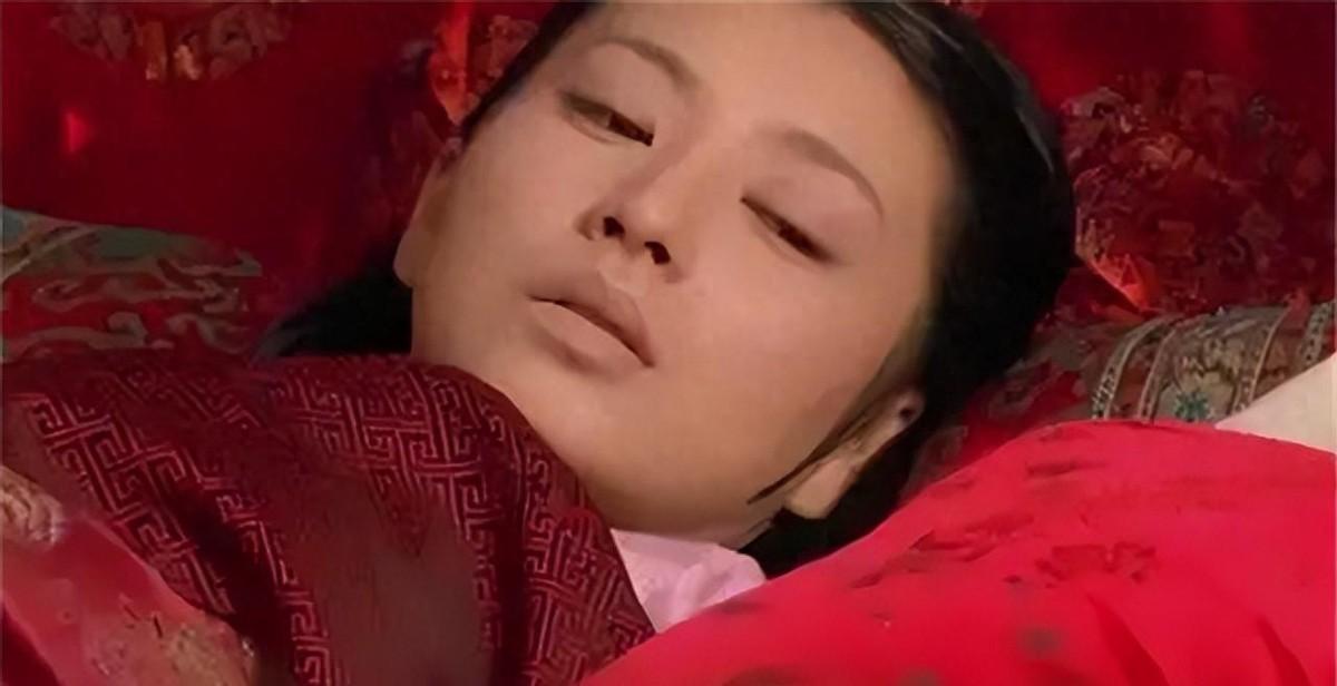 《甄嬛传》中眉庄葬礼时，浣碧的特殊举动让甄嬛决定不再留情于她，这究竟是什么原因？