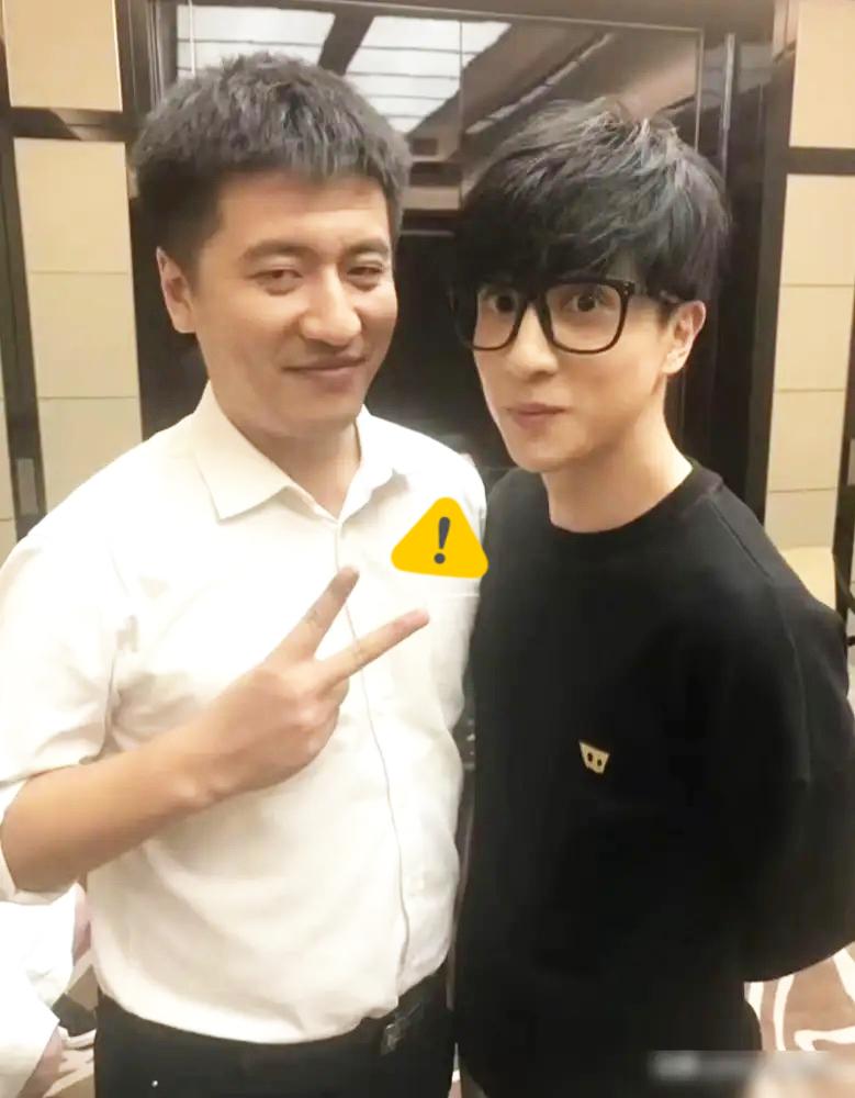 张雪峰走了，全网都在念他的好，唯独当年被他拼力护着的薛之谦，愣是一条动态都没更