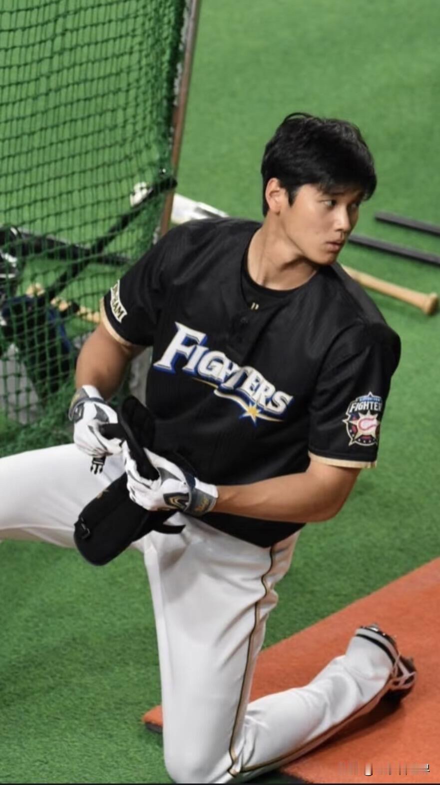 大谷翔平｜真正的漫画男主身材，根本不靠夸张大块肌肉被誉为棒球百年一遇的二刀流
