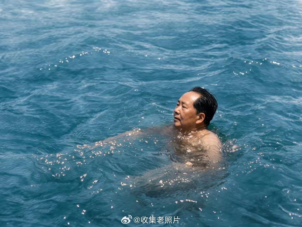 上世纪，（1956年～1966年）伟人在武汉曾有18次游长江的记录。到晚年，更是