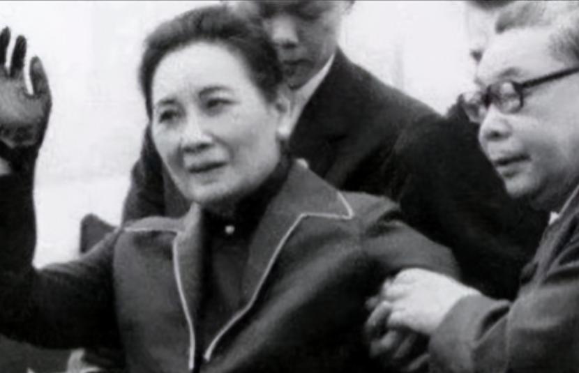 1975年，蒋刚咽气，比蒋经国只大12岁的宋美龄就想独揽大权，没想到，一向