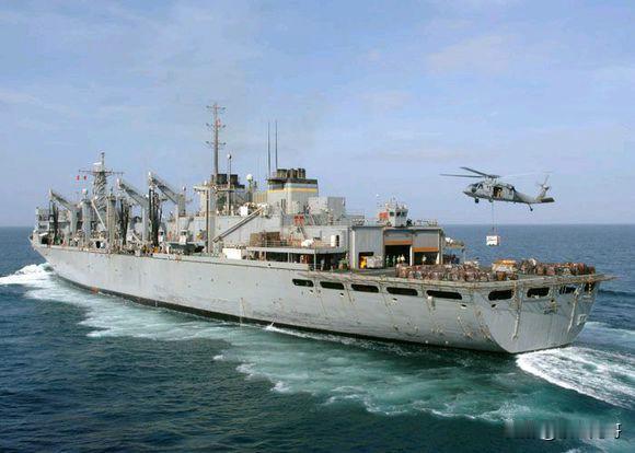 美国海军“供应”级快速战斗支援舰，是在“萨克拉门托”级基础上改进而来的，主要为航