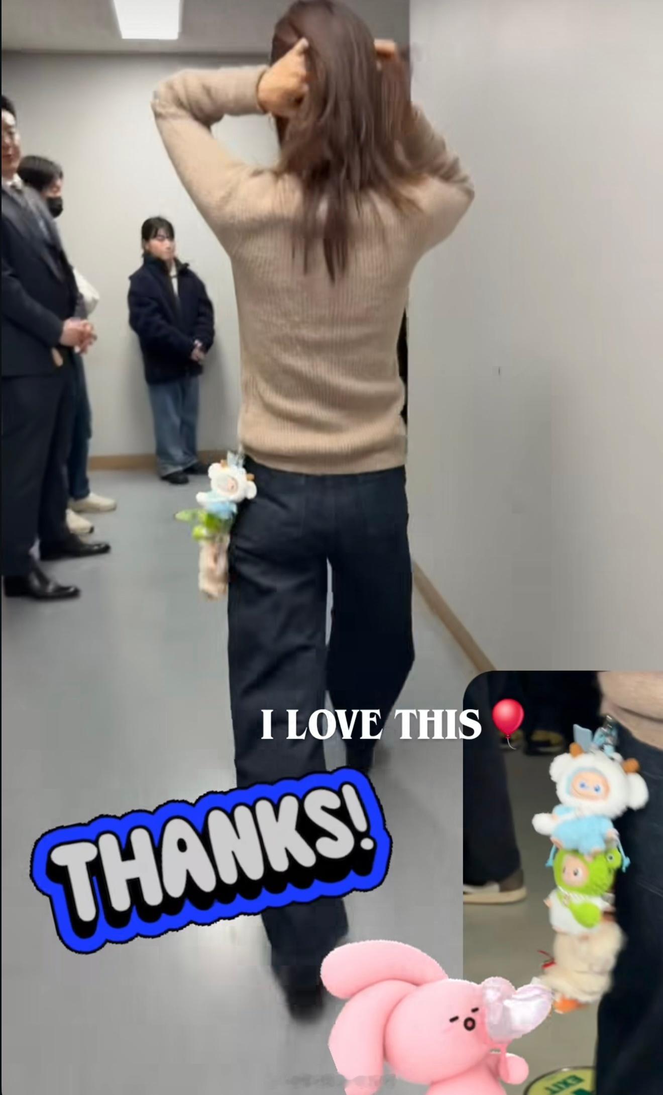 孔晓振孔布利最近都在和李哈妮一起跑电影宣传可以看到二位很有个人色彩的穿搭啦