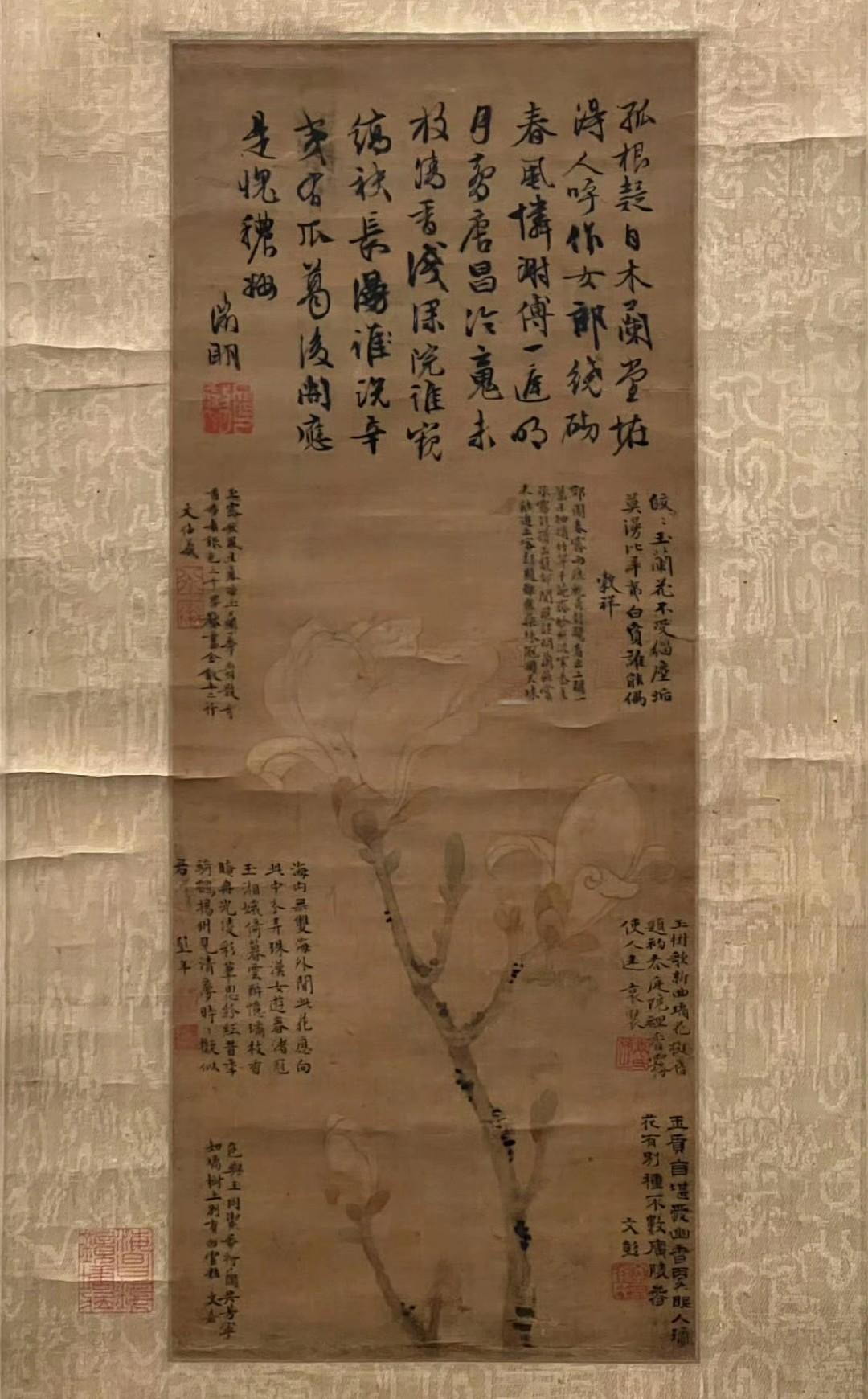 文徵明《玉兰小景图》，绢本画心，纵41厘米，横16.5厘米。作者题自作诗一首：“