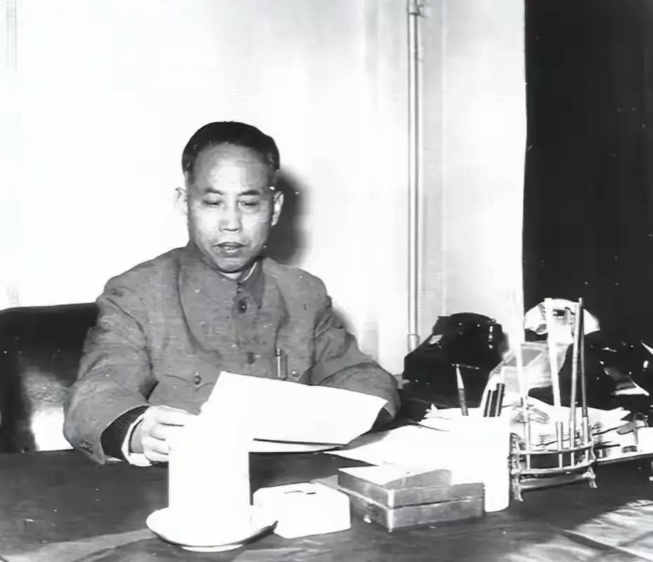 1967年，皮定均进京开会，周恩来见到他，劈头就追了一个存疑二十多年的问题："你