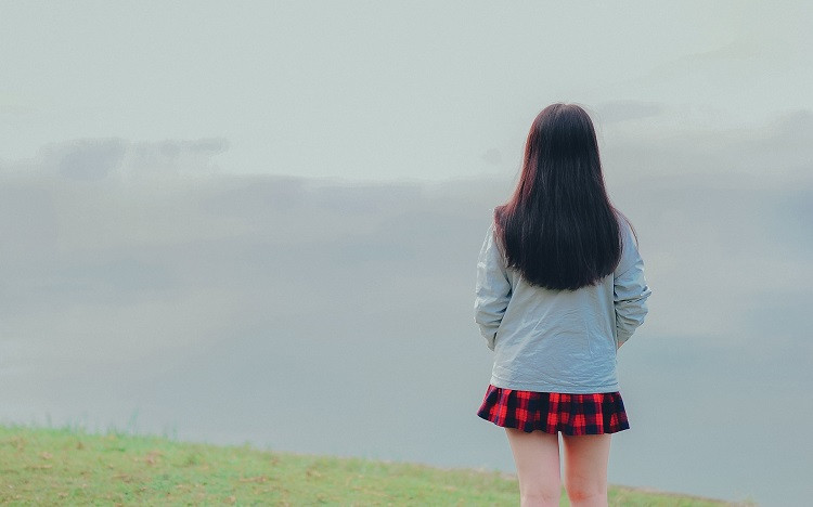 男人真心爱你，逃不过这三个表现：1、愿意为你承担责任，遇事不躲；2、舍得为你