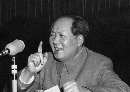 毛主席说我有两怕，一怕老百姓过不上好日子，二怕我们的党脱离了群众。这句话，是毛