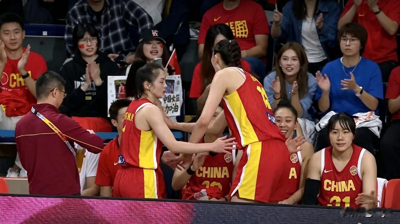 今天的夜的球熬得太值了！中国女篮给了我们巨大惊喜，71‑51大胜意大利20分，这