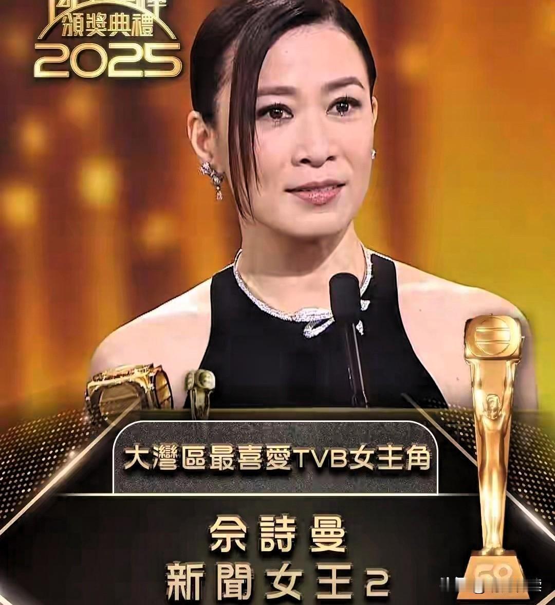 51岁的佘诗曼，晒出一张体重照：89.27斤。不是新剧的角色需要，也不是什么减肥