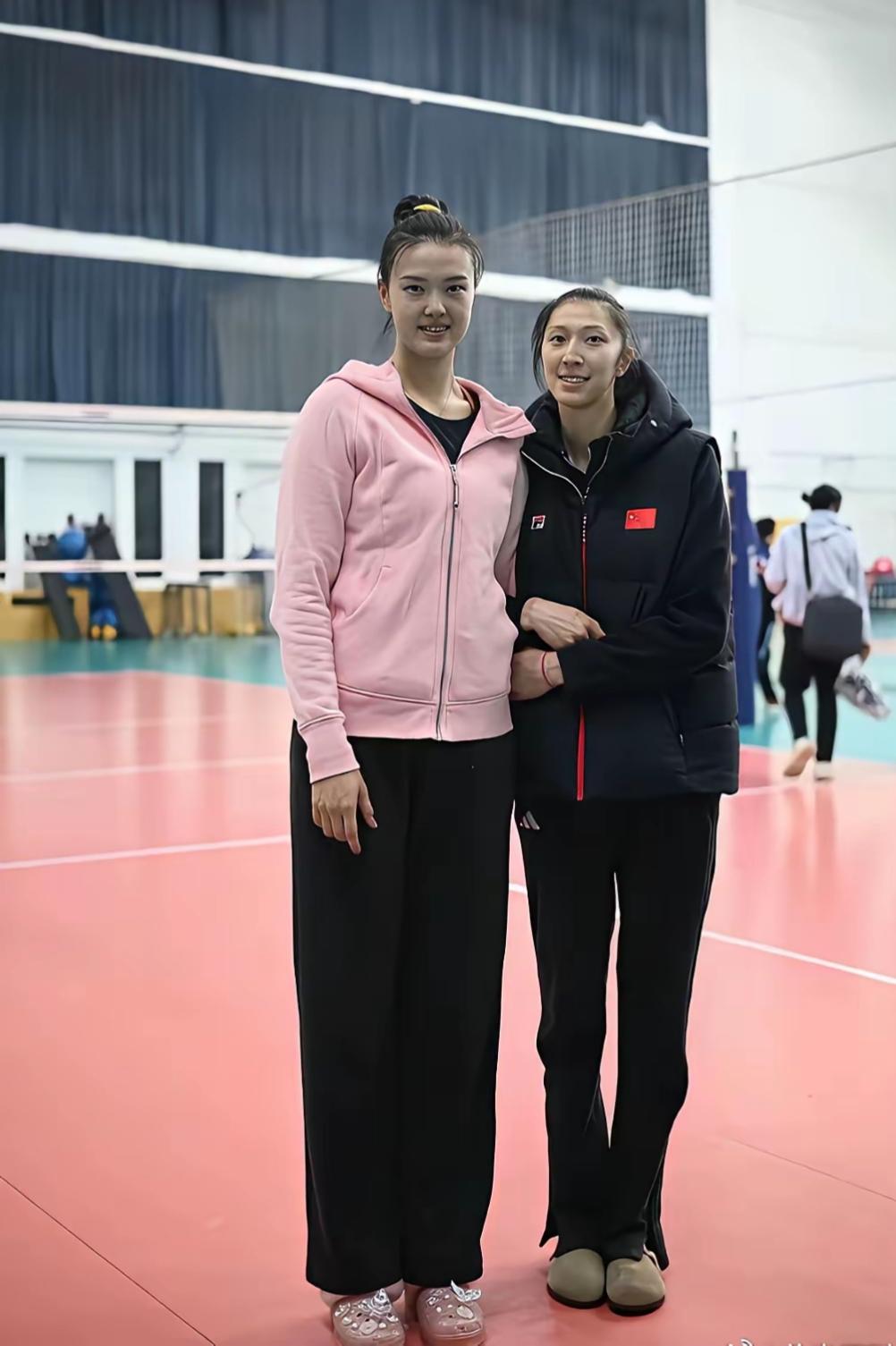 再一次被张常宁感动到破防大家都知道吴梦洁在世联赛出征前突然受伤，紧接着手术，