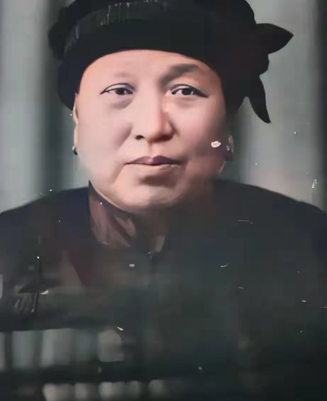 看毛主席母亲这张照片就知道善良是会遗传的。这张老照片里的女人，是毛主席的母亲。母