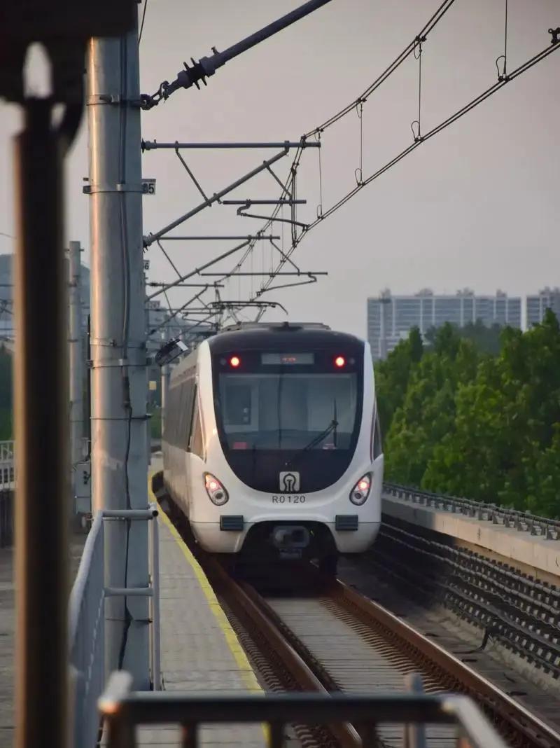 2025年底，济南地铁突然爆发，一口气开通了4号线、6号线东段、8号线和济阳线，