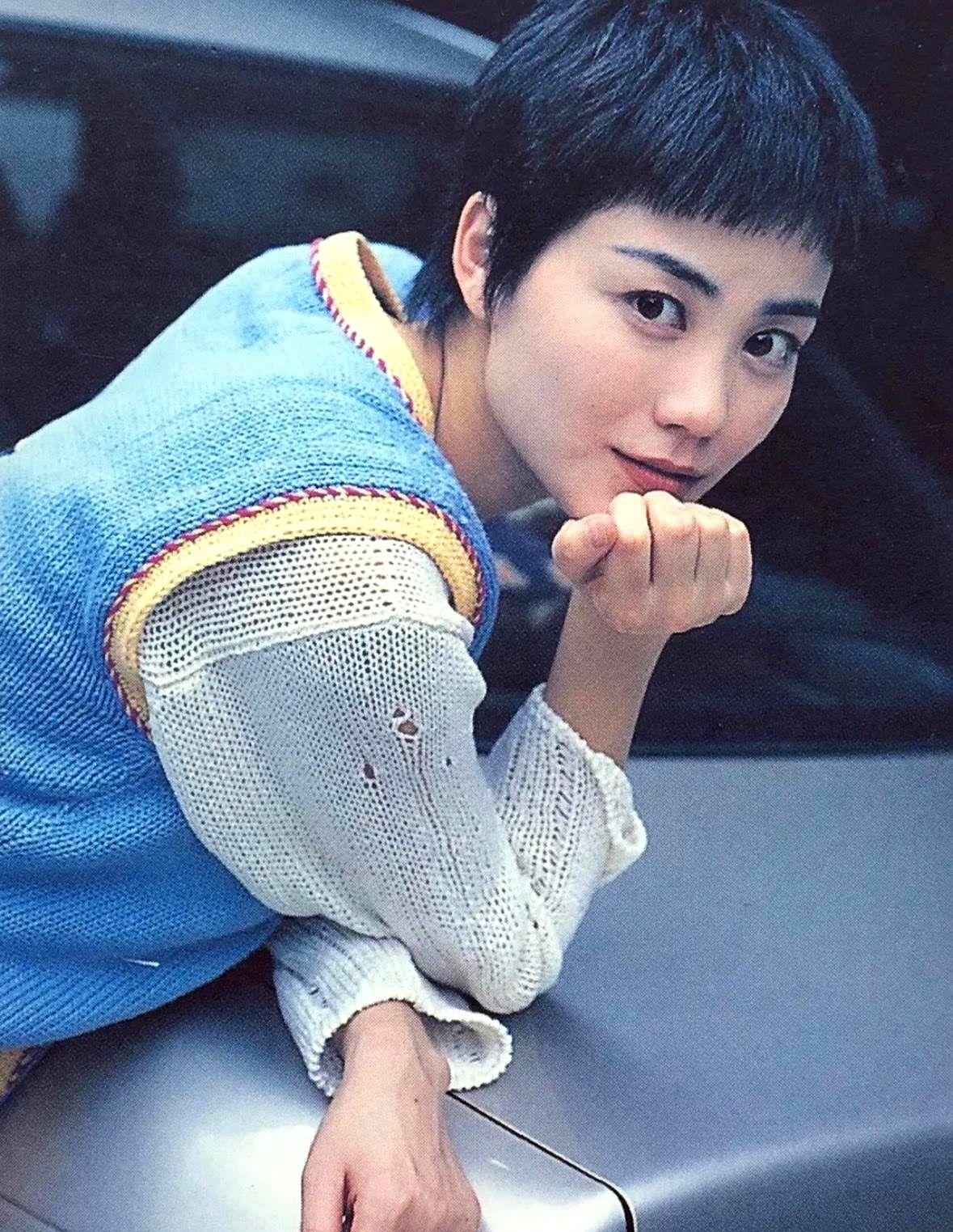 王菲向大家证明：人一定要多读书！她没读大学，放弃了1987年考上的厦门大学生