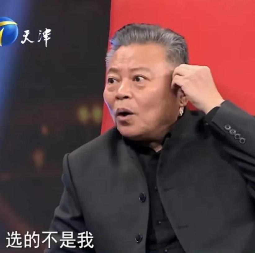 2000年，《大宅门》开拍，饰演“郑老屁”的演员却是迟迟进不了角色，导演郭宝昌大