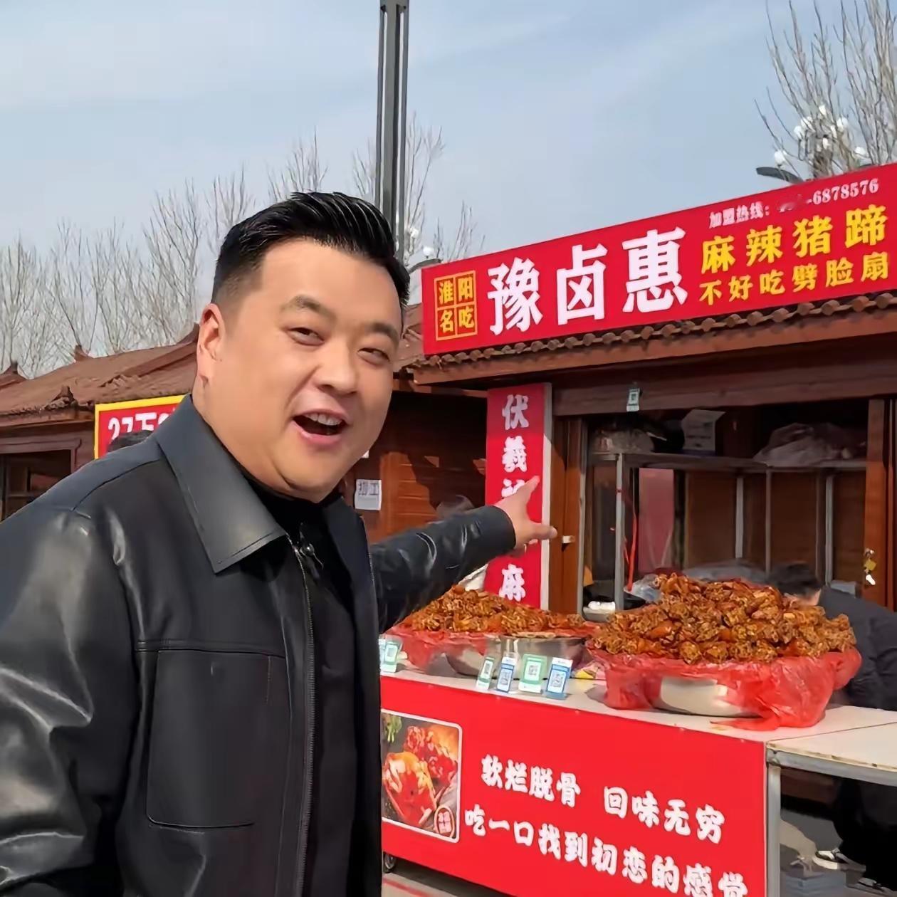 河南周口，31岁的张乐，花了27万，拍下了太昊陵庙会一个9平方米摊位的30天使用