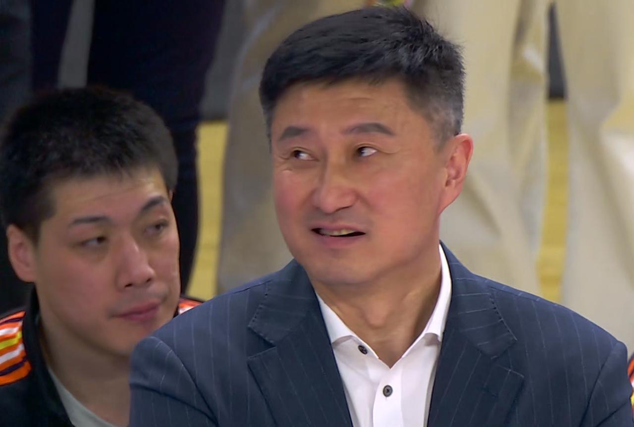 不再装了！广东队“老牛车”爆发，砍32分11板，杜锋多了几分争冠的底气。CBA