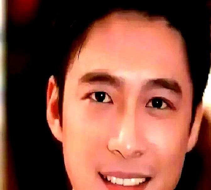 霍家这准儿媳，地位直接看座位。霍启山带娜然参加弟弟霍启仁的婚礼，直接把她安排