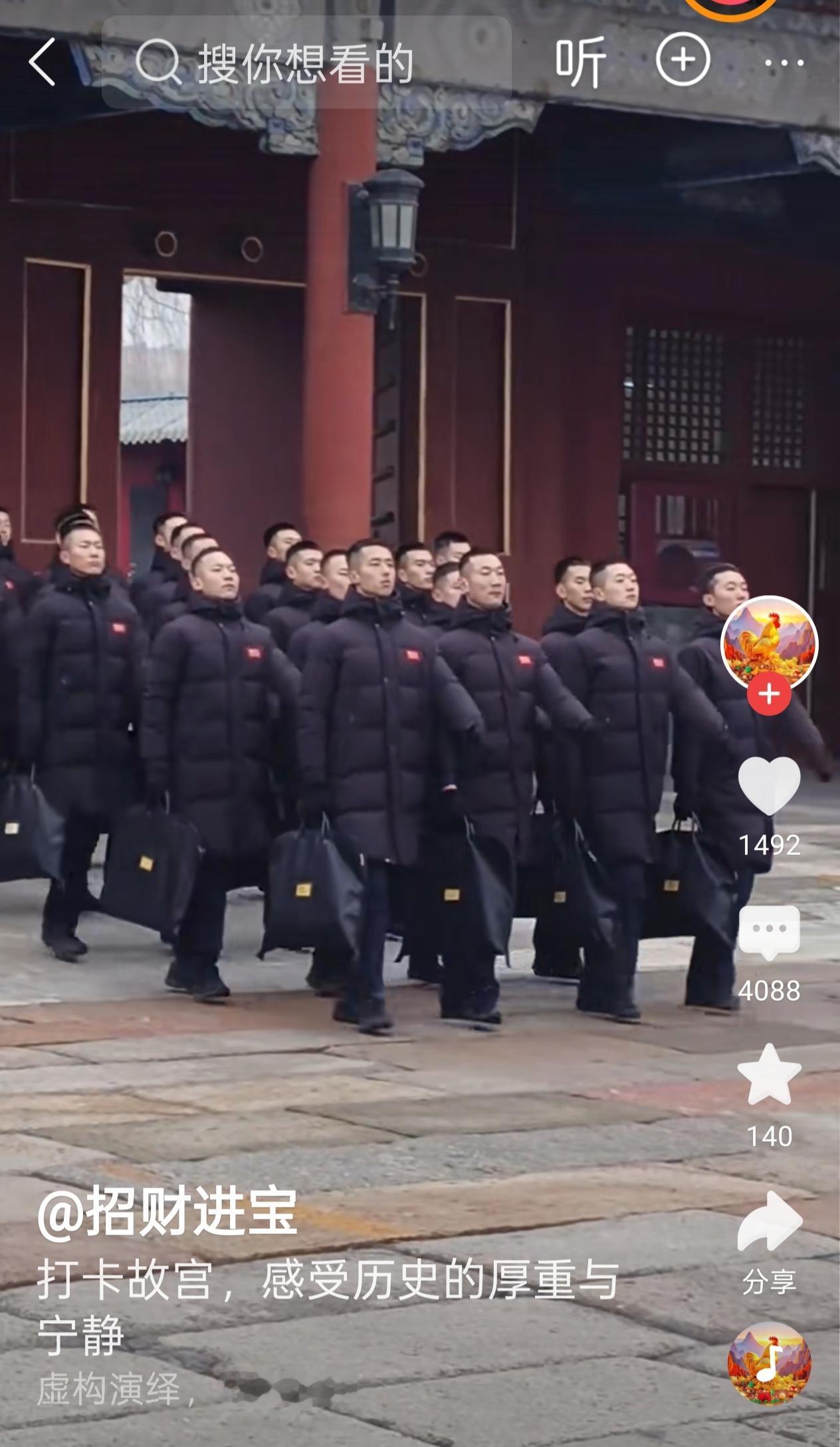 你知道截屏时怎样去掉短视频上面的字迹、图标吗？刚刚看到两个紧挨着的短视频，我试着