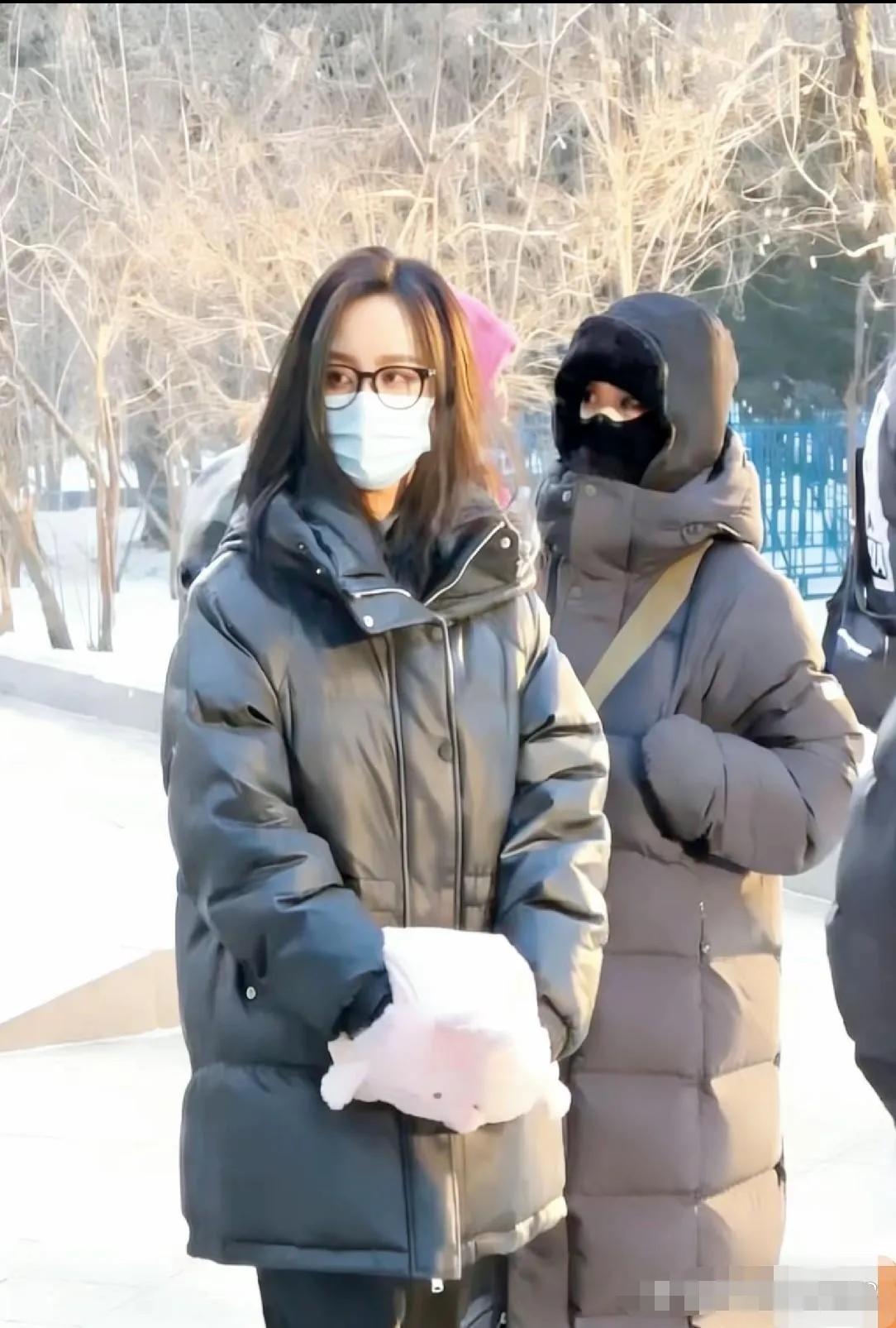 哈尔滨“白嫖姐”翻车！2600元羽绒服穿一次就退，结局大快人心真的被惊到了