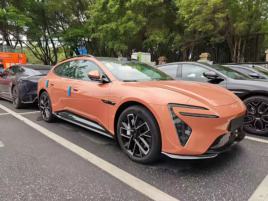 年轻人第一台性能车阿维塔06价格确实很不错，配置也豪华，关键还超帅气！