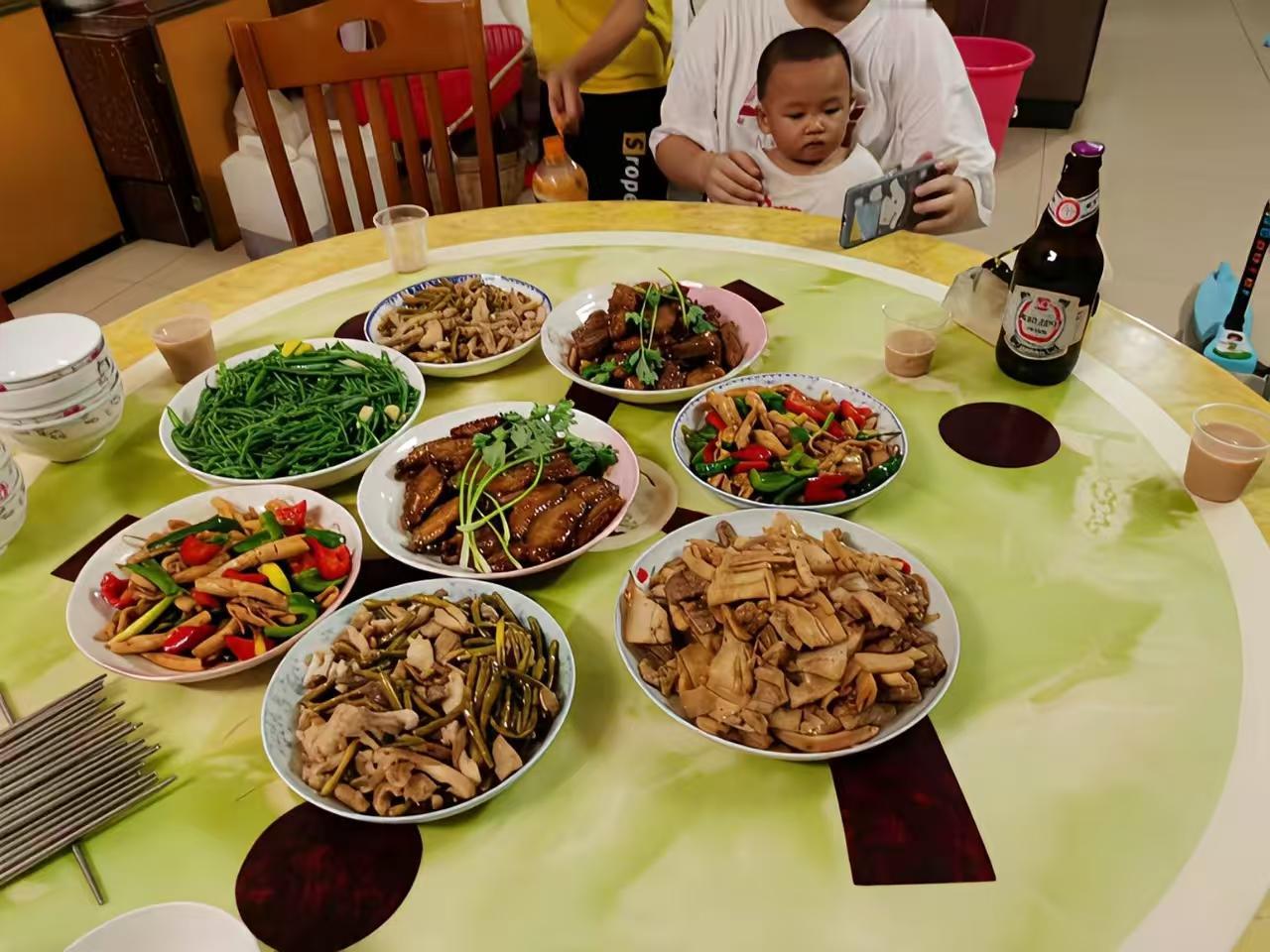 回娘家，想嫂子不嫌弃你，自己买好菜。回娘家既要出钱又要买东西，嫂子都会笑脸相迎