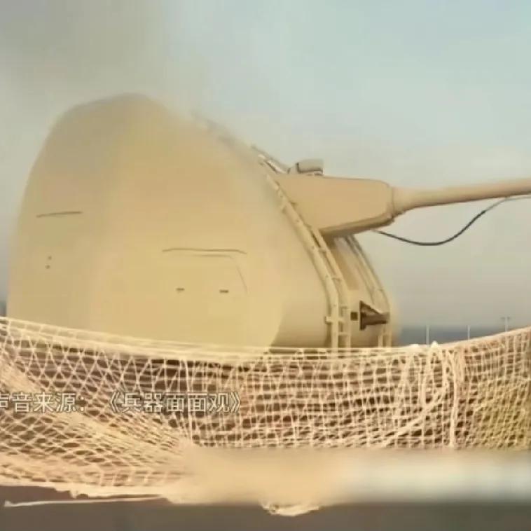 054B大型护卫舰主炮射击抛壳瞬间！