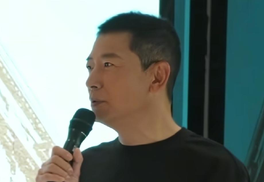 艺人戴军在节目中爆料，母亲独自在上海生活时试探性地问他能不能谈恋爱。得到儿子爽快