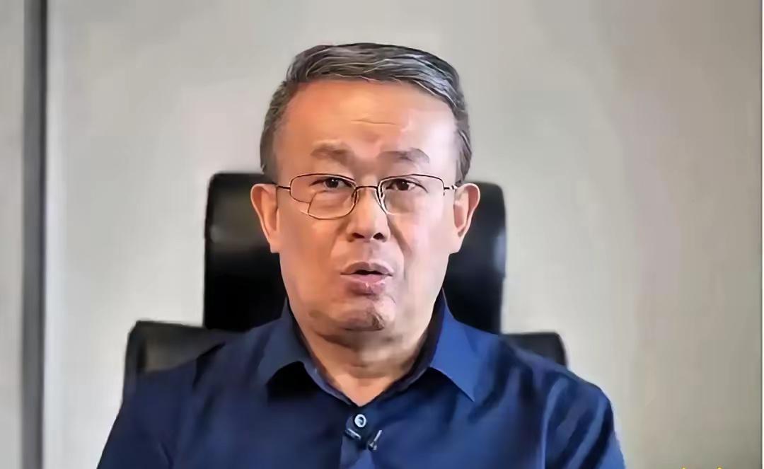 项立刚这回说话真是一针见血，直接把那些喊着取消高考的人的底裤给拽下来了。​他翻