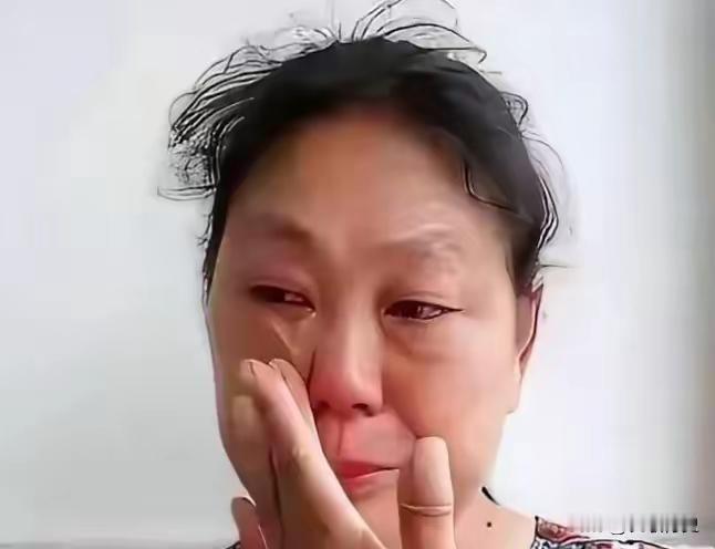 虚荣心真能毁掉一家人辛苦经营的生计，上海这位阿姨亲手断送了儿子安稳的副业。夫妻