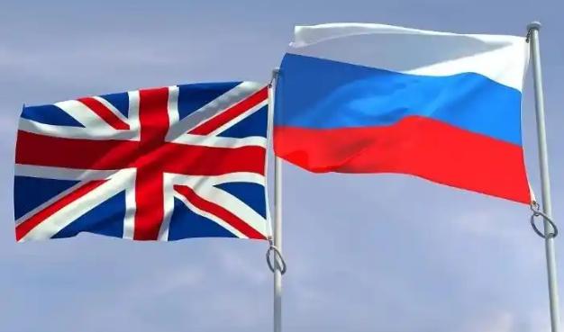 俄罗斯威胁对英国动武之后，英国媒体开启‘嘲讽’模式，直接登报展示英军2000多个