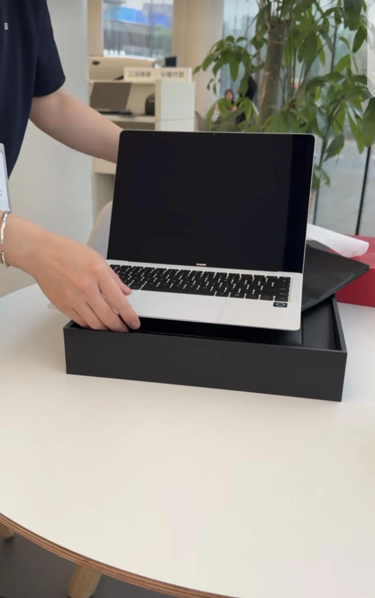 买了台华为鸿蒙电脑，MateBookPro32GB+1TB，国补后才720