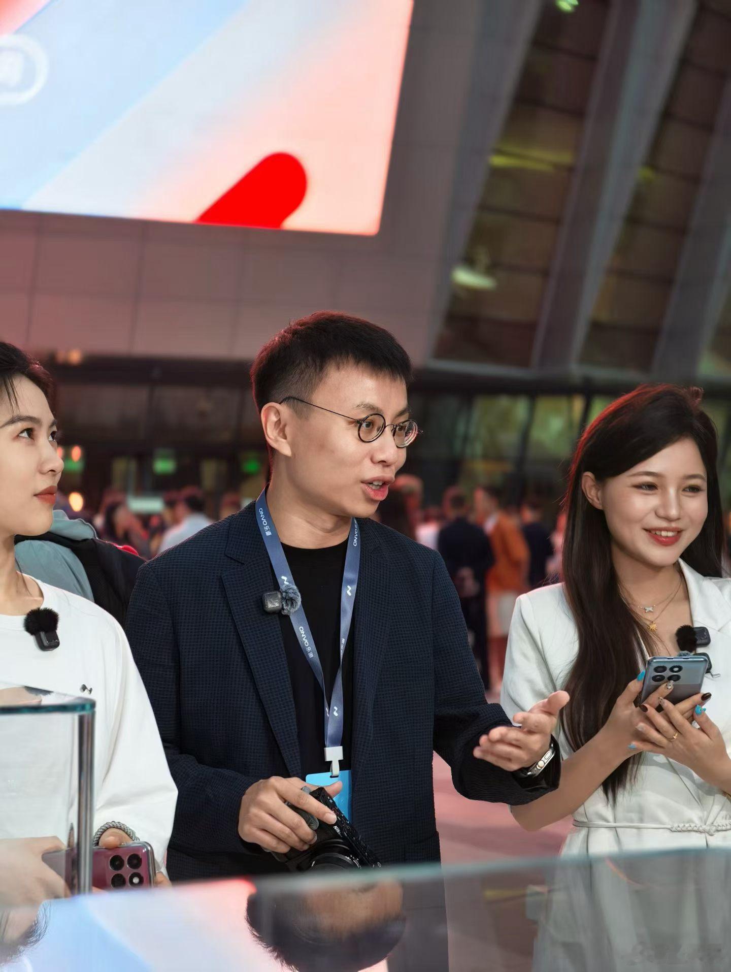 关于蔚来、乐道、萤火虫三个品牌价格带以及销量，斌哥的规划：蔚来、乐道、萤火虫