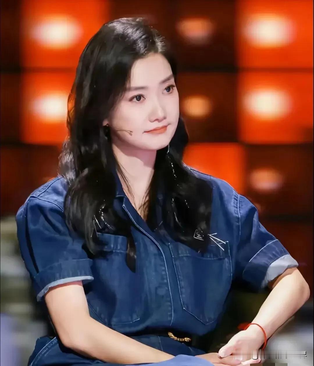 玲花估计后槽牙都要咬碎了，曾毅真是带不动啊！公然将表戴出来就算了，还解释