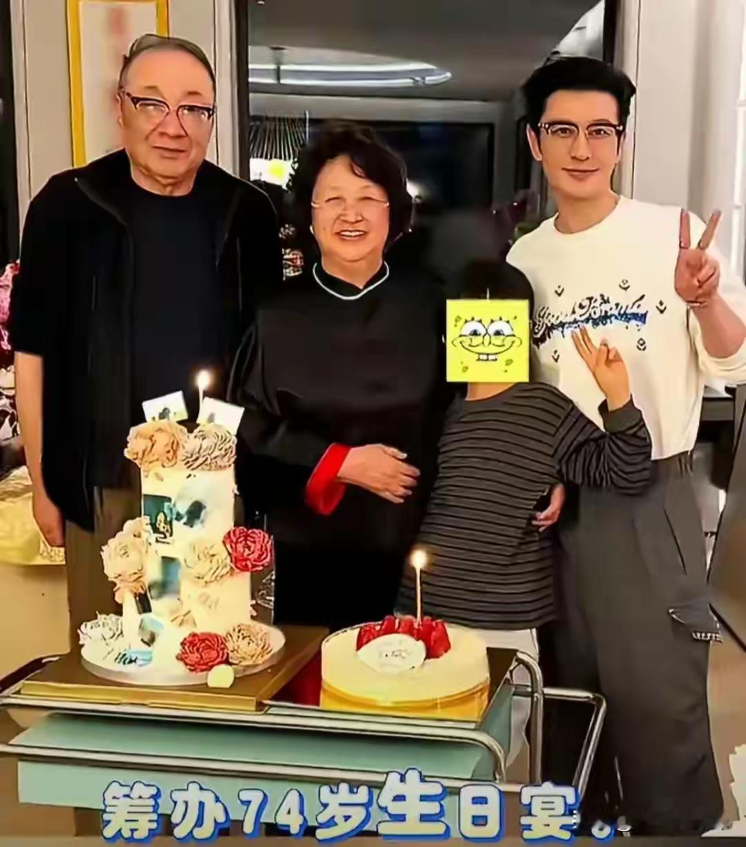 黄晓明举家搬到上海！为陪儿子读书带父母定居上海，引发两极争议近期出席时尚盛
