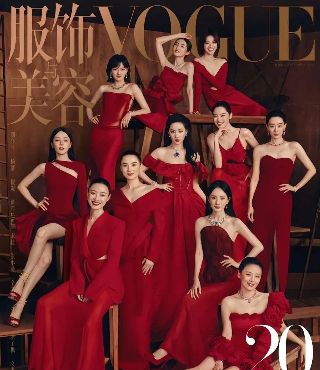 这两图是不是除了衣服，女艺人的表情，动作都一样，怎么做到的呢？