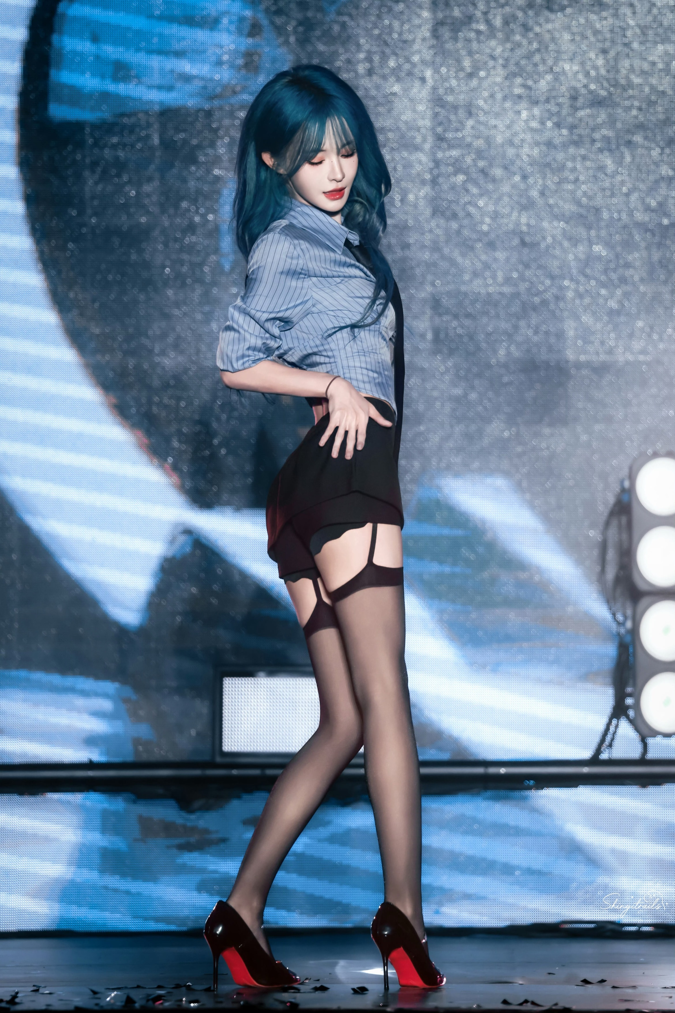 snh48杨冰怡x舞台黑丝造型