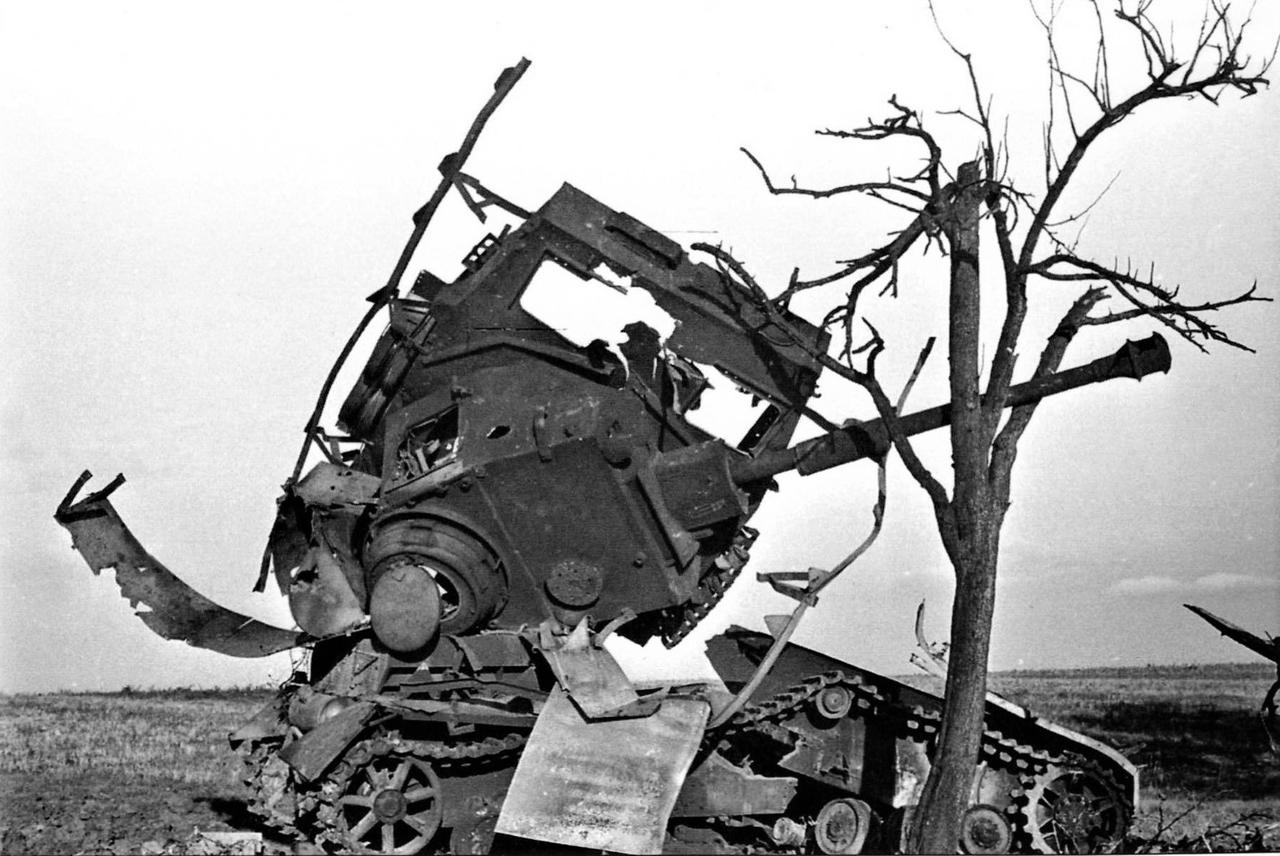 德国人的坦克的确不错，不过在丧失了制空权之后，其装甲部队也只能“立正挨打”了——