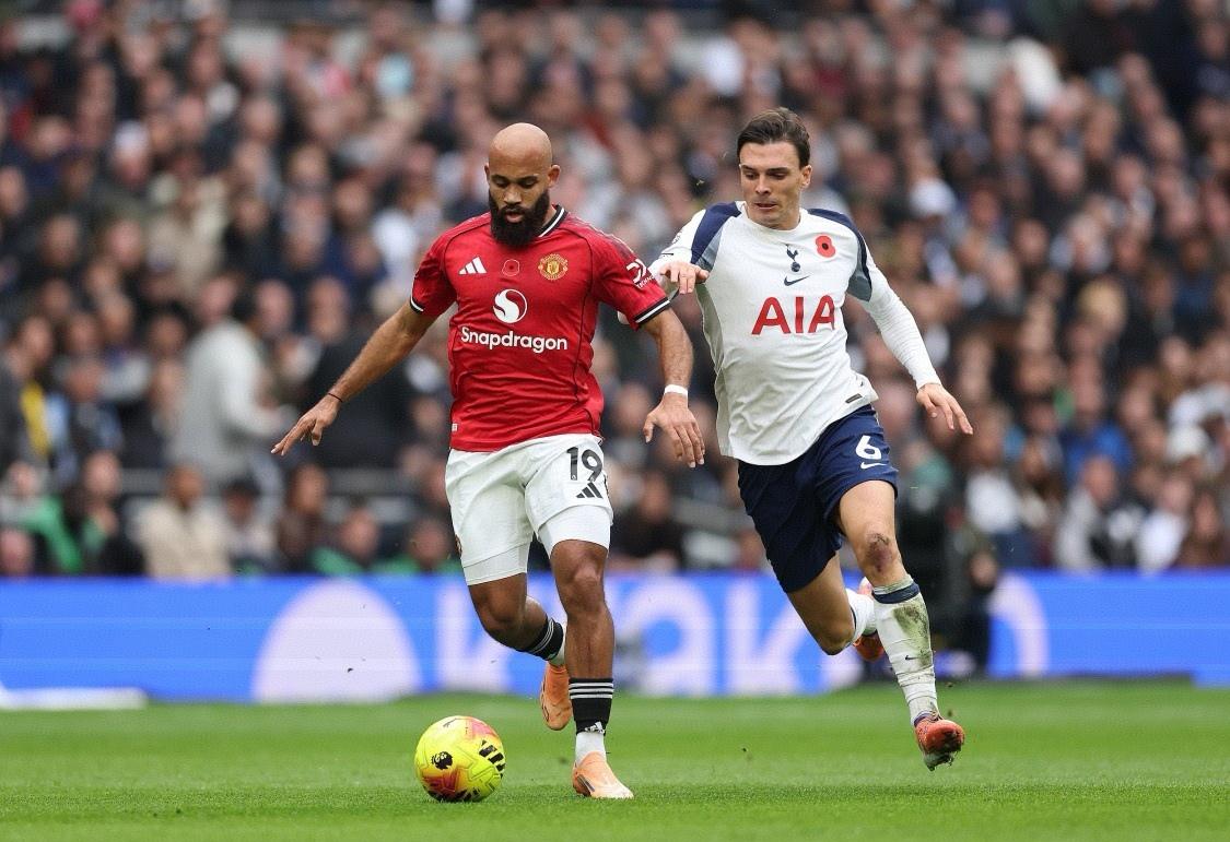 曼联2：2绝平热刺，德里赫特头球绝平，姆伯莫首开纪录，热刺由特尔和里沙利松各入一