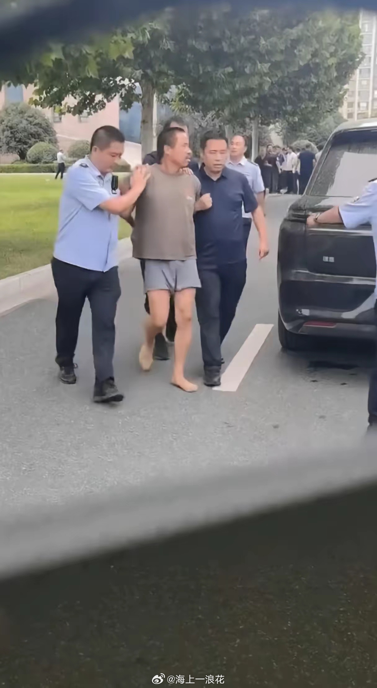 西平县刑案嫌犯伤害多名无辜群众因口角纠纷夺他人性命，可见此人是多么的恶毒幸得警方