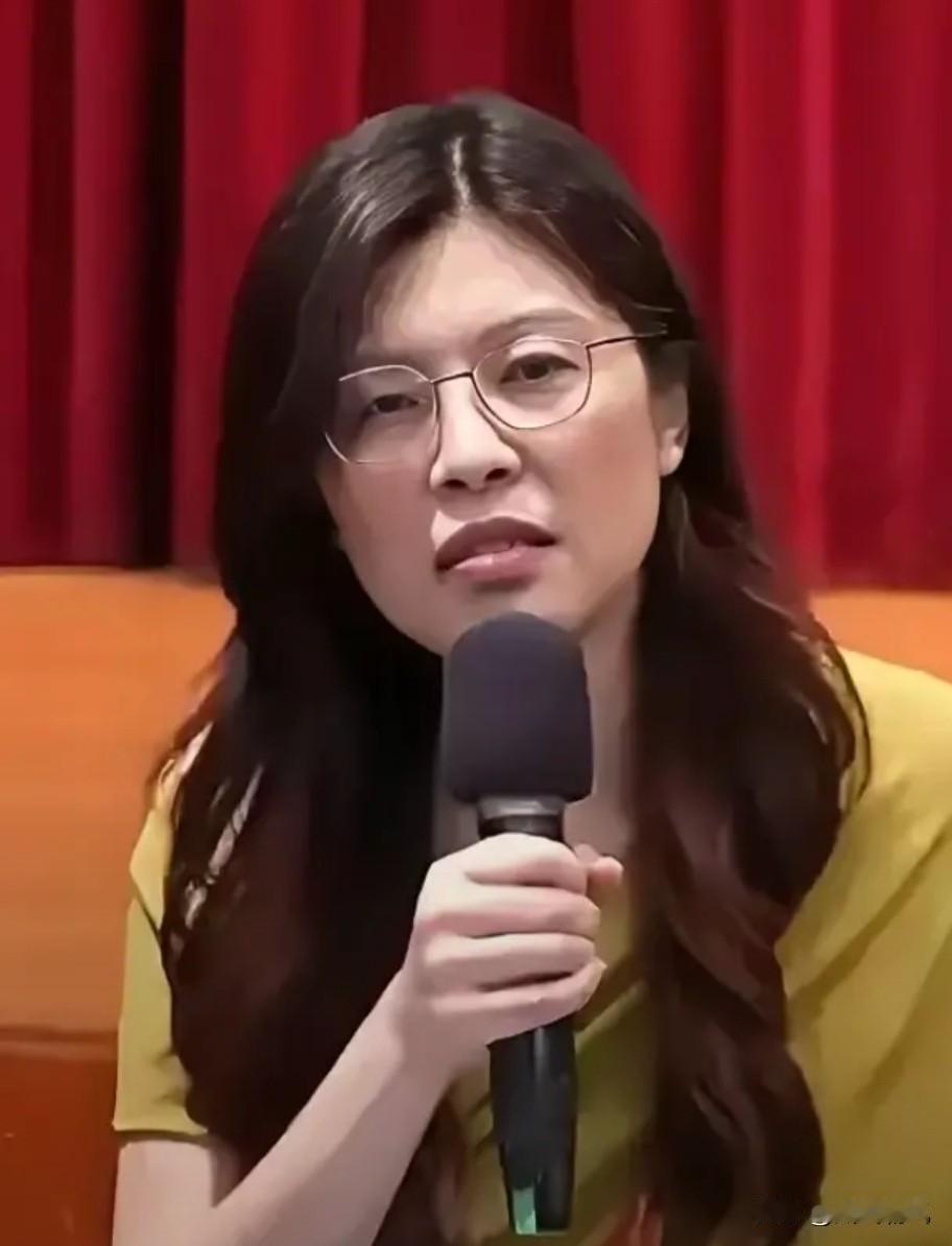 蒋万安和郑丽文，在演双簧吗？很多人以为，郑丽文祭拜吴石和蒋万安的公开反击，是国民