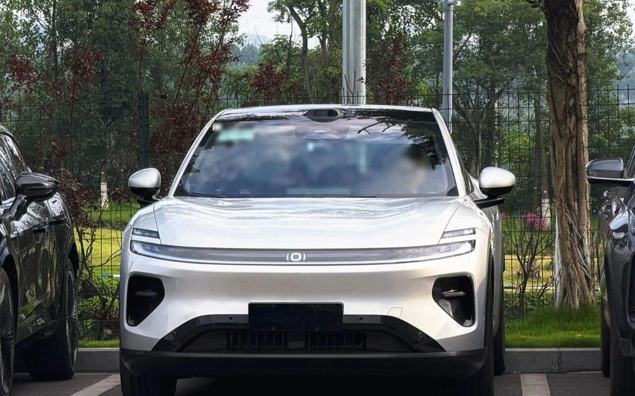 长安启源Q06实车曝光，800V+6C闪充激光雷达刚提海狮06的车主先别刷手机。