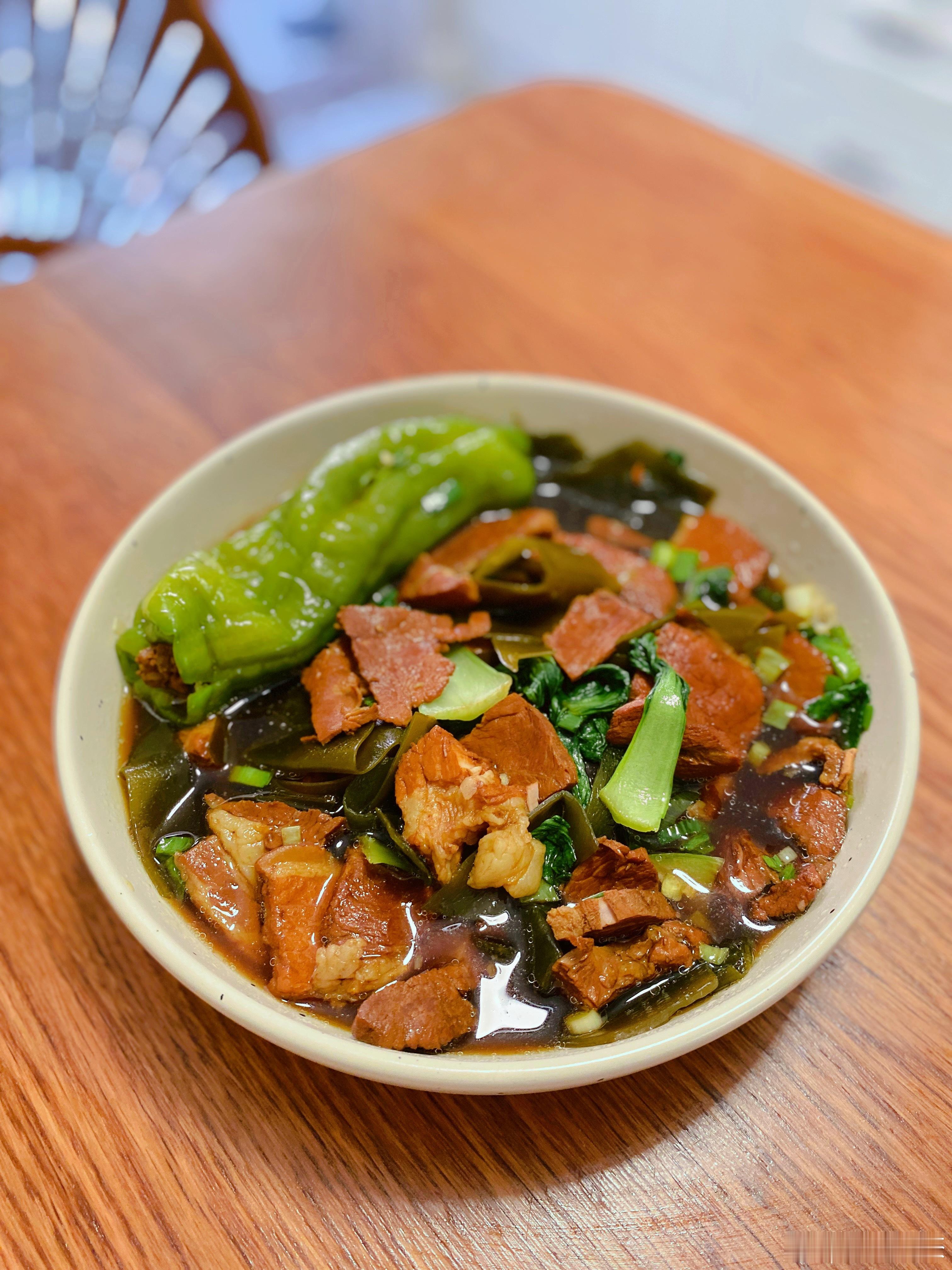 高中生的家常便饭：炖土豆、打包的大肉海带、凉粉今日午餐好好吃饭简简单单又一餐